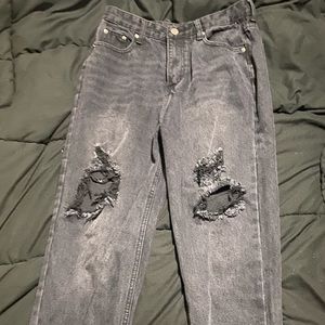 Summer sale// black ripped mom jeans